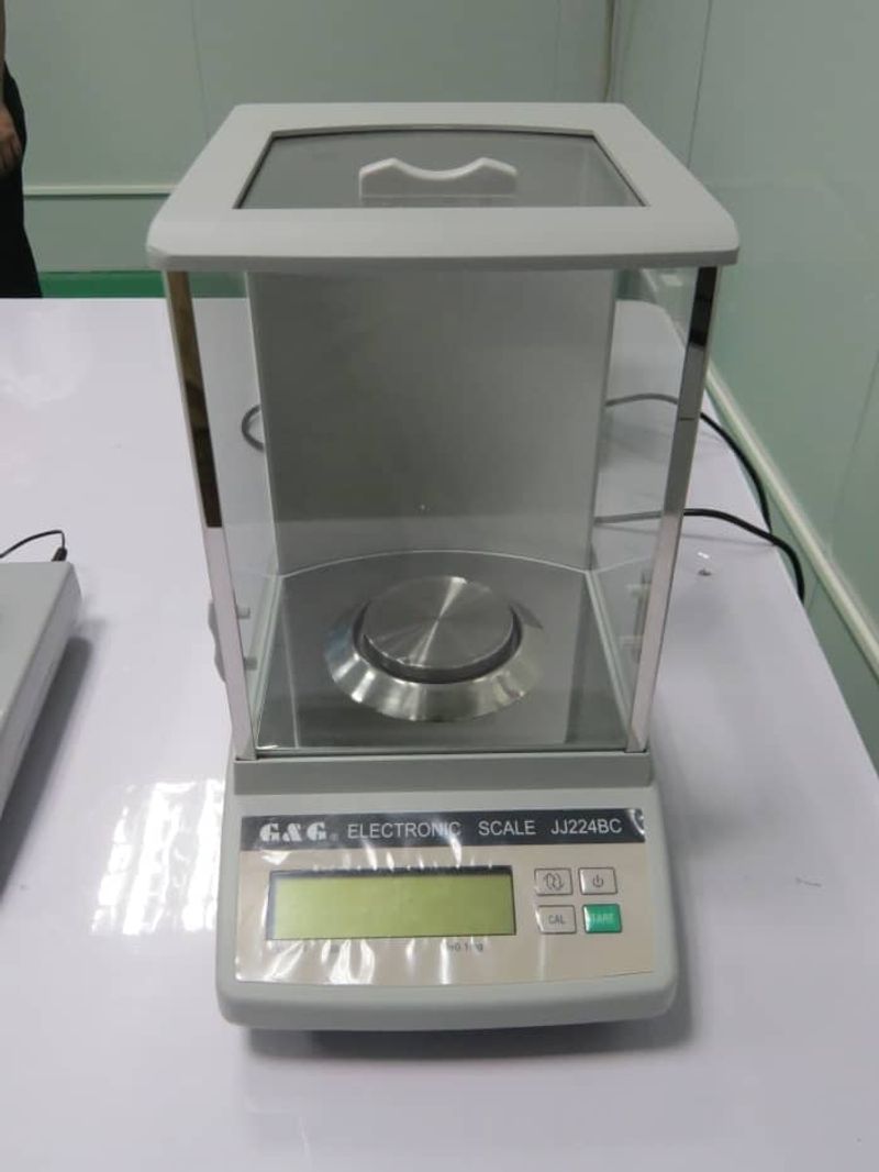 高精度電子分析天秤